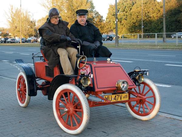 Amerykański rambler z 1903 r. przed londyńskim rajdem trenuje w Warszawie