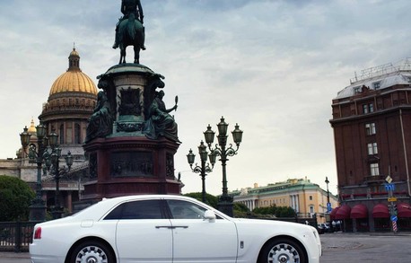 Rosjanie wciąż głodni luksusu. Kupują Rolls-Royce'y na potęgę